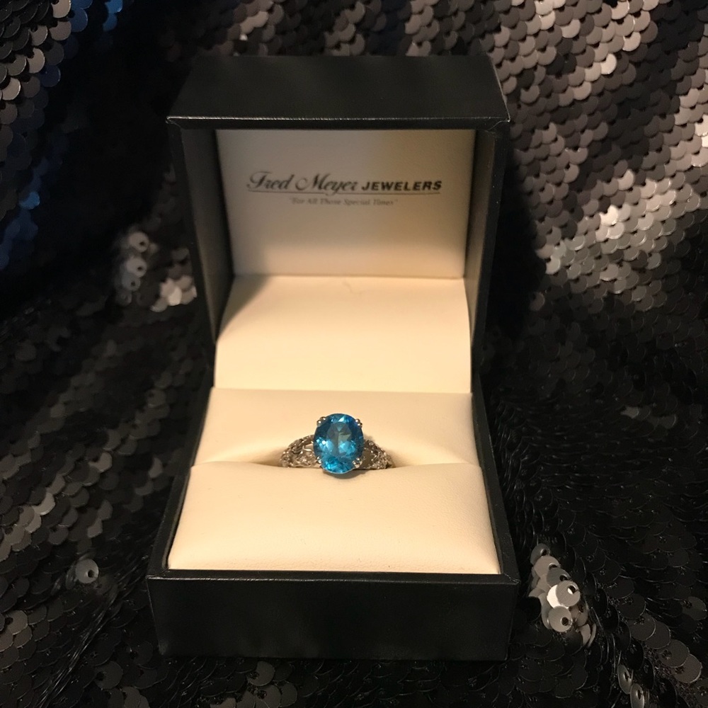 Blue ring with diamonds